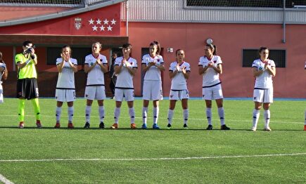 El CD Tacón durante un encuentro ante el Rayo Vallecano B. |  CD Tacón