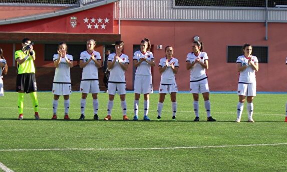 El CD Tacón durante un encuentro ante el Rayo Vallecano B. |  CD Tacón