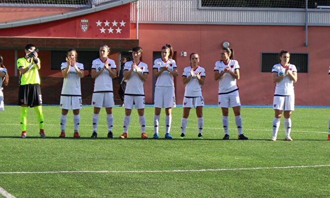 El CD Tacón durante un encuentro ante el Rayo Vallecano B. |  CD Tacón