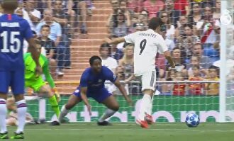 La clase nunca se pierde: increíble jugada del Madrid en el Corazón Classic Match