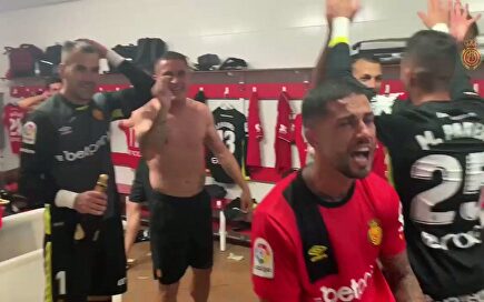 Locura absoluta en el vestuario del Mallorca tras el ascenso a Primera 