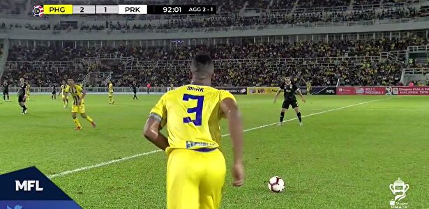 El golazo de falta directa en la liga de Malasia: ¿qué estaba haciendo el portero?