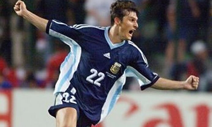 Javier Zanetti celebra su gol ante Inglaterra en los octavos de final del Mundial 98' |  Youtube
