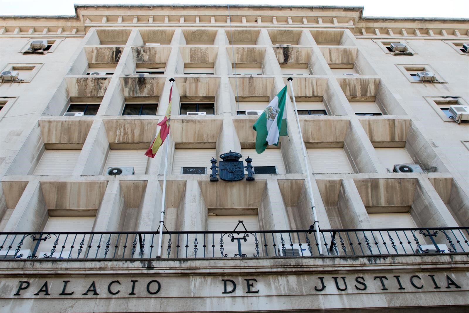 Cárcel para un hombre que grabó a varias personas en el baño de su propia  casa - esRadio