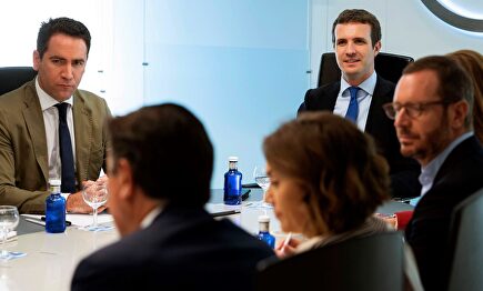Teodoro García Egea y Pablo Casado en el Comité de Dirección del PP |  EFE