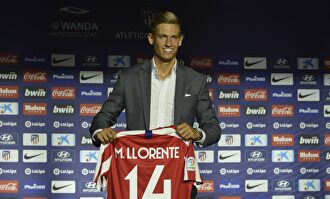 Marcos Llorente posa con los colores del Atlético de Madrid. |  Atlético de Madrid
