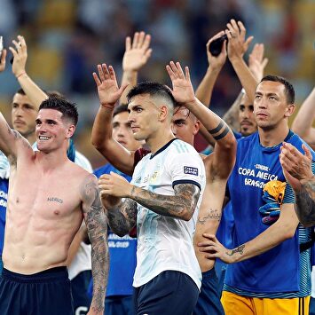 Los jugadores de Argentina celebran la victoria ante Venezuela. |  EFE