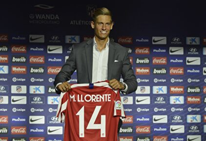 Marcos Llorente posa con los colores del Atlético de Madrid. |  Atlético de Madrid