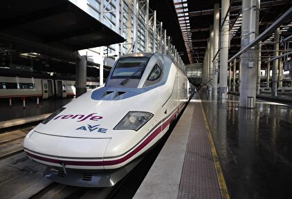 El tren arrancó inesperadamente cuando el joven aún estaba bajando |  Europa Press