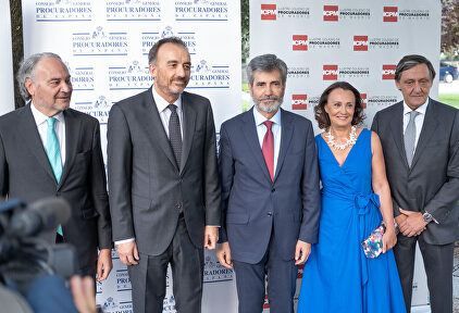 El magistrado Manuel Marchena junto al presidente del CGPJ en funciones, Carlos Lesmes y el presidente del Colegio de Procur |  Colegio de Procuradores