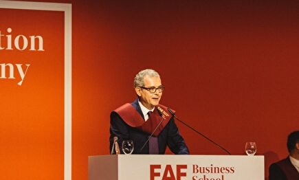 Pablo Isla, pronunciando su discurso en la EAE |  Europa Press