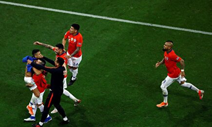 Jugadores chilenos celebrando |  EFE