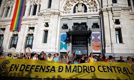 Pancarta de la manifestación de este sábado frente a Cibeles |  EFE