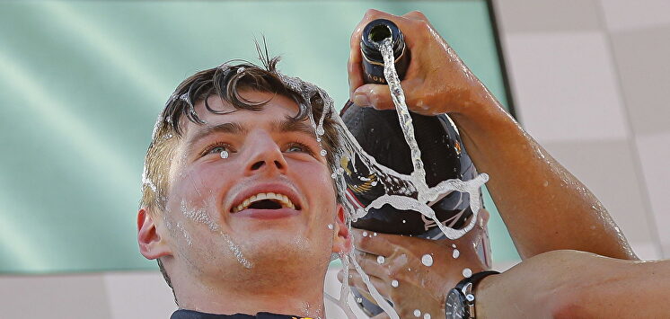 Verstappen adelantó a Leclerc a falta de dos vueltas |  EFE