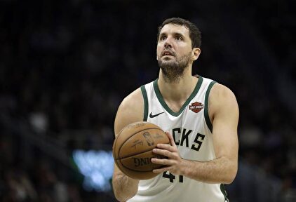 Nikola Mirotic, en un partido con los Milwaukee Bucks. |  EFE