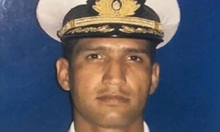 El capitán de corbeta Rafael Acosta Arévalo.