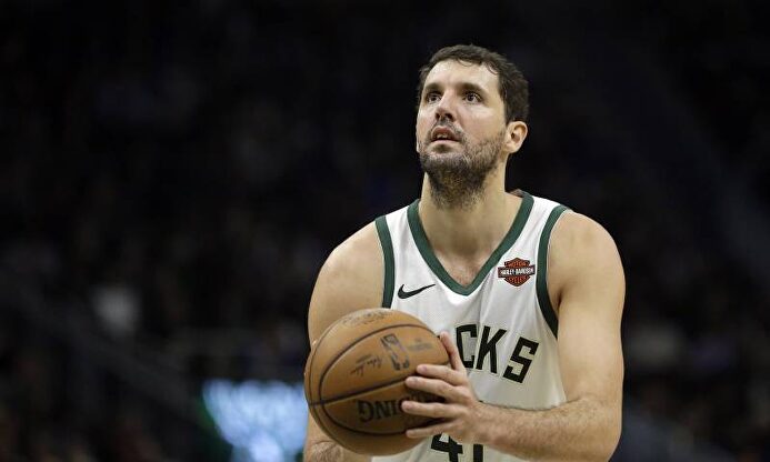 Nikola Mirotic, en un partido con los Milwaukee Bucks. |  EFE
