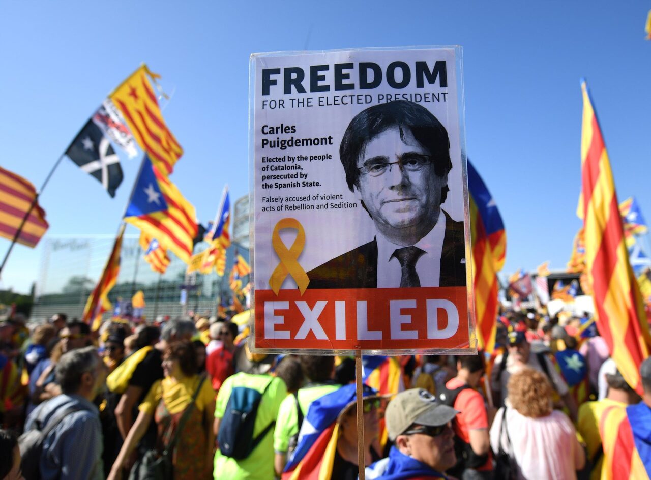 Imagen de una manifestación independentista en Estrasburgo ante las puertas de la Eurocámara. | EFE