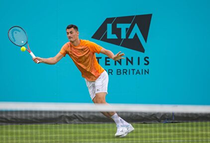 Bernard Tomic durante un entrenamiento en Wimbledon. |  Cordon Press