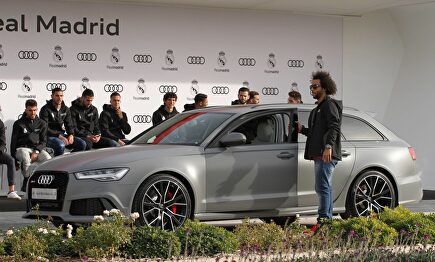 Marcelo con su coche |  Cordon Press