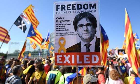 Imagen de la manifestación independentista en Estrasburgo ante las puertas de la Eurocámara |  EFE
