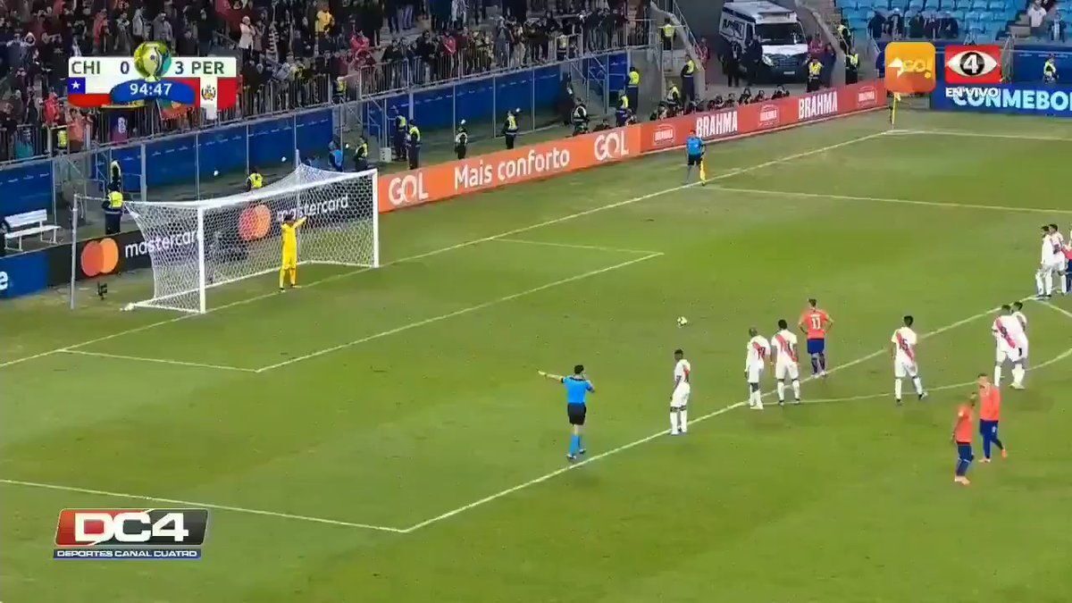Humillante: pierde 3-0, lanza un penalti a lo Panenka y se lo paran