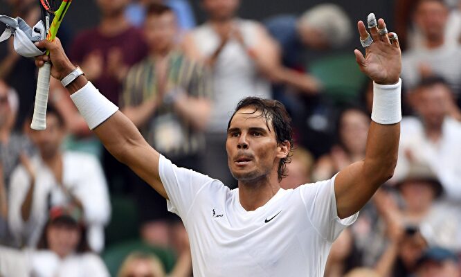 Rafa Nadal celebra su victoria ante Nick Kyrgios en segunda ronda de Wimbledon. |  EFE