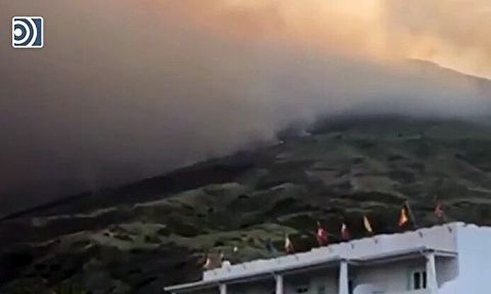 El volcán 'Stromboli' en plena erupción. |  Dailymotion