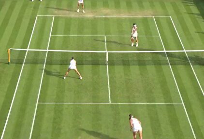 La nueva manera (y la más sucia) de ganar un punto en dobles 