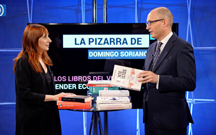 Libros, series, juegos y mucho más para aprender economía este verano