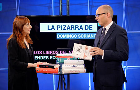 Libros, series, juegos y mucho más para aprender economía este verano