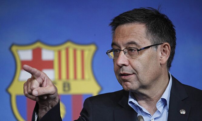 Josep Maria Bartomeu, durante la rueda de prensa ofrecida en el Camp Nou. |  EFE