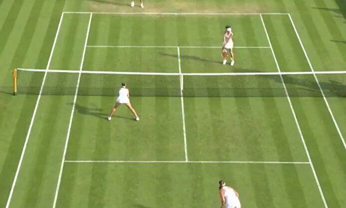 La nueva manera (y la más sucia) de ganar un punto en dobles 