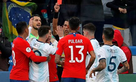 Momento en el que Messi es expulsado |  EFE