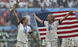 Alex Morgan con la copa |  Cordon Press