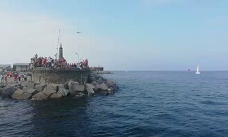 Miles de personas visitan en Guetaria al Juan Sebastán Elcano de la Armada