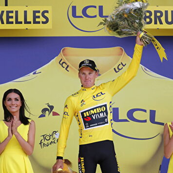 Jumbo-Visma vuela en la crono y Teunissen retiene el liderato