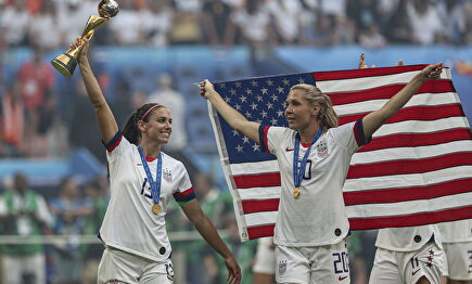 Alex Morgan con la copa |  Cordon Press