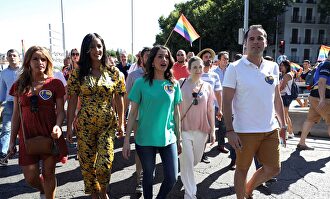 Reyes, Villacís, Arrimadas, Rivera de la Cruz y Aguado llegan a la marcha del Orgullo Gay en Madrid |  EFE