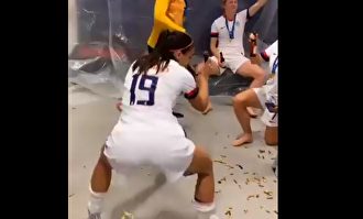 Fiesta, bailes y desenfreno en el vestuario estadounidense tras ganar el Mundial 