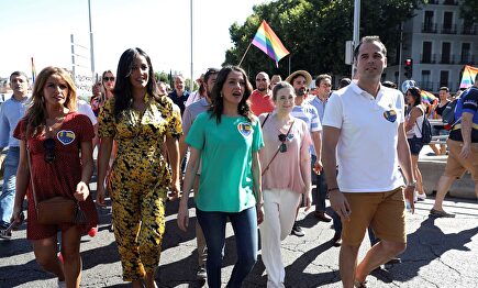 Reyes, Villacís, Arrimadas, Rivera de la Cruz y Aguado llegan a la marcha del Orgullo Gay en Madrid |  EFE