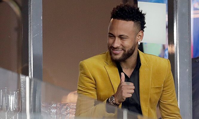 Neymar, en el palco del Estadio Mineirao durante la semifinal de la Copa América entre Brasil y Argentina. |  EFE 