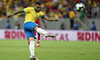 Dani Alves con Brasil. |  Cordon Press