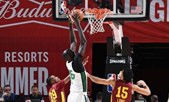 Tacko Fall mide 2,31 y se encuentra sin equipo en la NBA. |  Boston Celtics