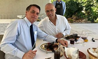 La embajada coloca un tachón negro en el lugar de la langosta |  Embajada de Israel en Brasil