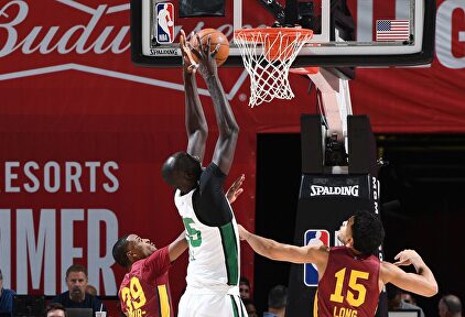 Tacko Fall mide 2,31 y se encuentra sin equipo en la NBA. |  Boston Celtics