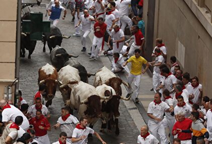 Los toros de José Escolar protagonizan el tercer encierro de los sanfermines 2019 |  EFE
