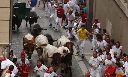 Los toros de José Escolar protagonizan el tercer encierro de los sanfermines 2019 |  EFE