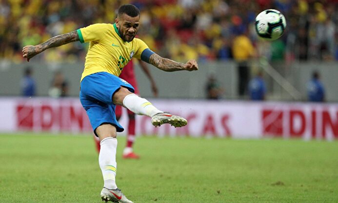 Dani Alves con Brasil. |  Cordon Press