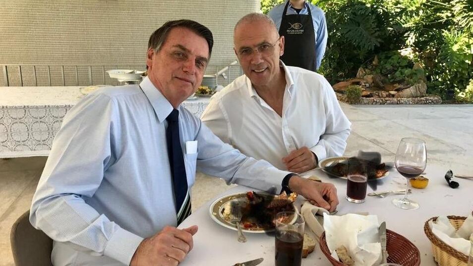 El embajador de Israel en Brasil intenta ocultar con burdo Photoshop su "pecado alimenticio"